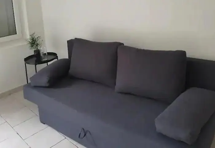 1 - Metro Europe Apartment